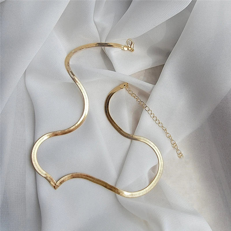 V-Shaped Flat Snake Chain Necklace - Sleek & Creative Sleek & Creative Marven   