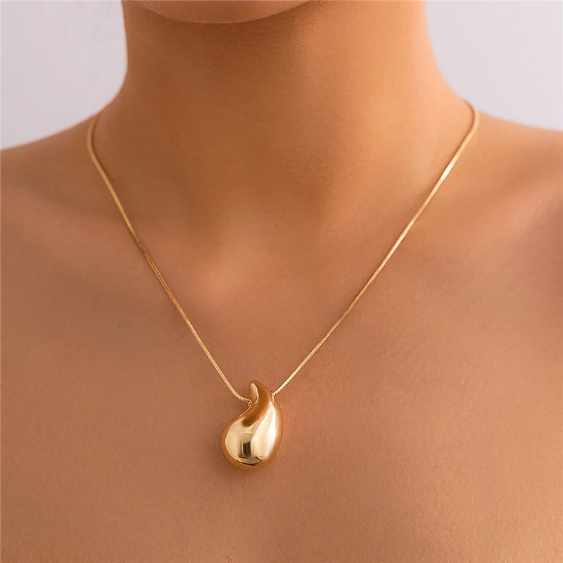 V-Shaped Flat Snake Chain Necklace - Sleek & Creative Sleek & Creative Marven 3  